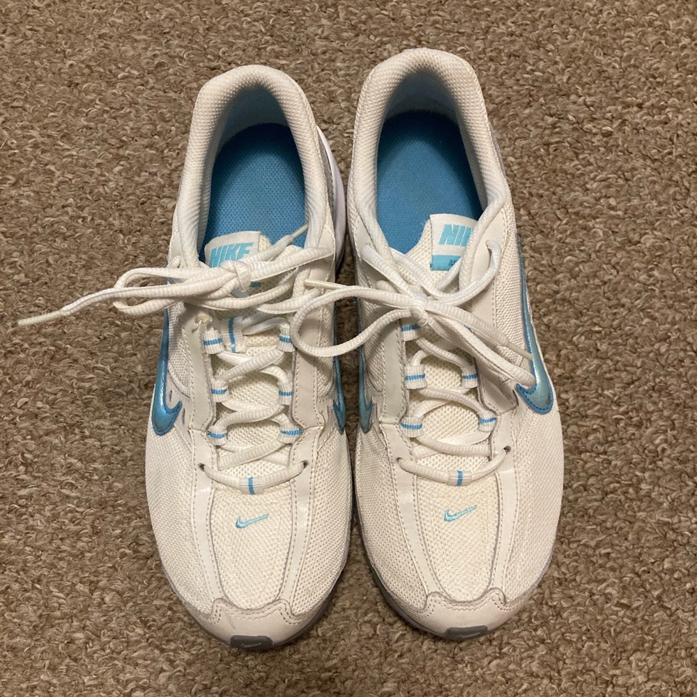 Women’s 9.5 Nikes